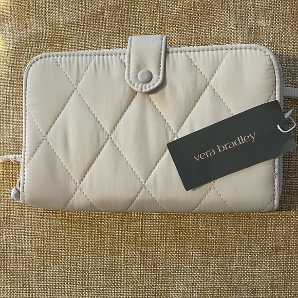 Vera Bradley Cream Quilted Women's wallet nwt retail $70 - Picture 1 of 4
